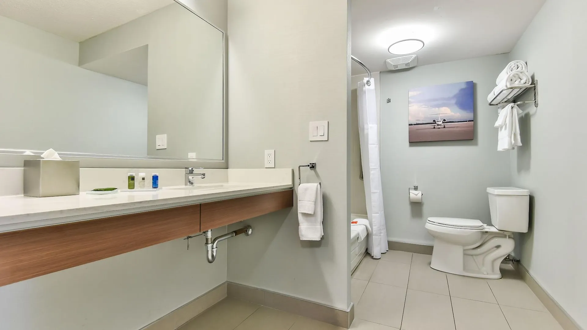 Radisson Suites Hotel Toronto Airport