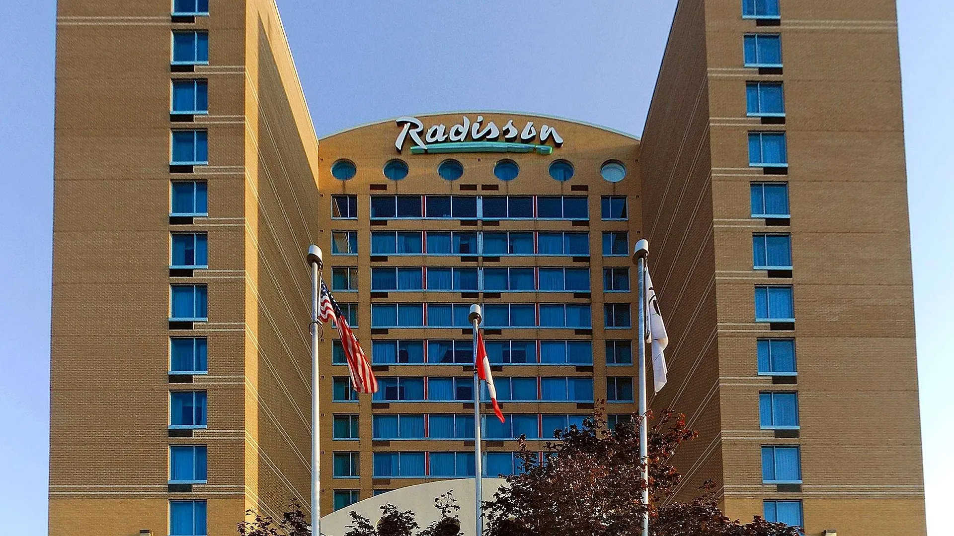 Radisson Suites Hotel Toronto Airport