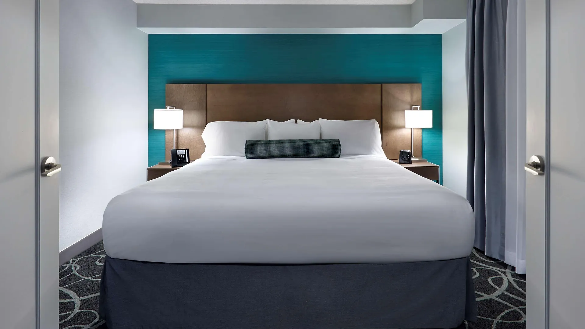 Radisson Suites Hotel Toronto Airport 3*,