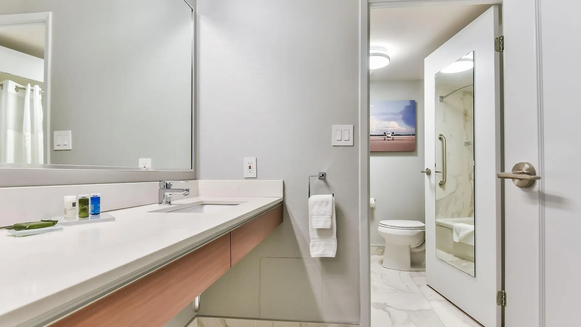Radisson Suites Hotel Toronto Airport Canada