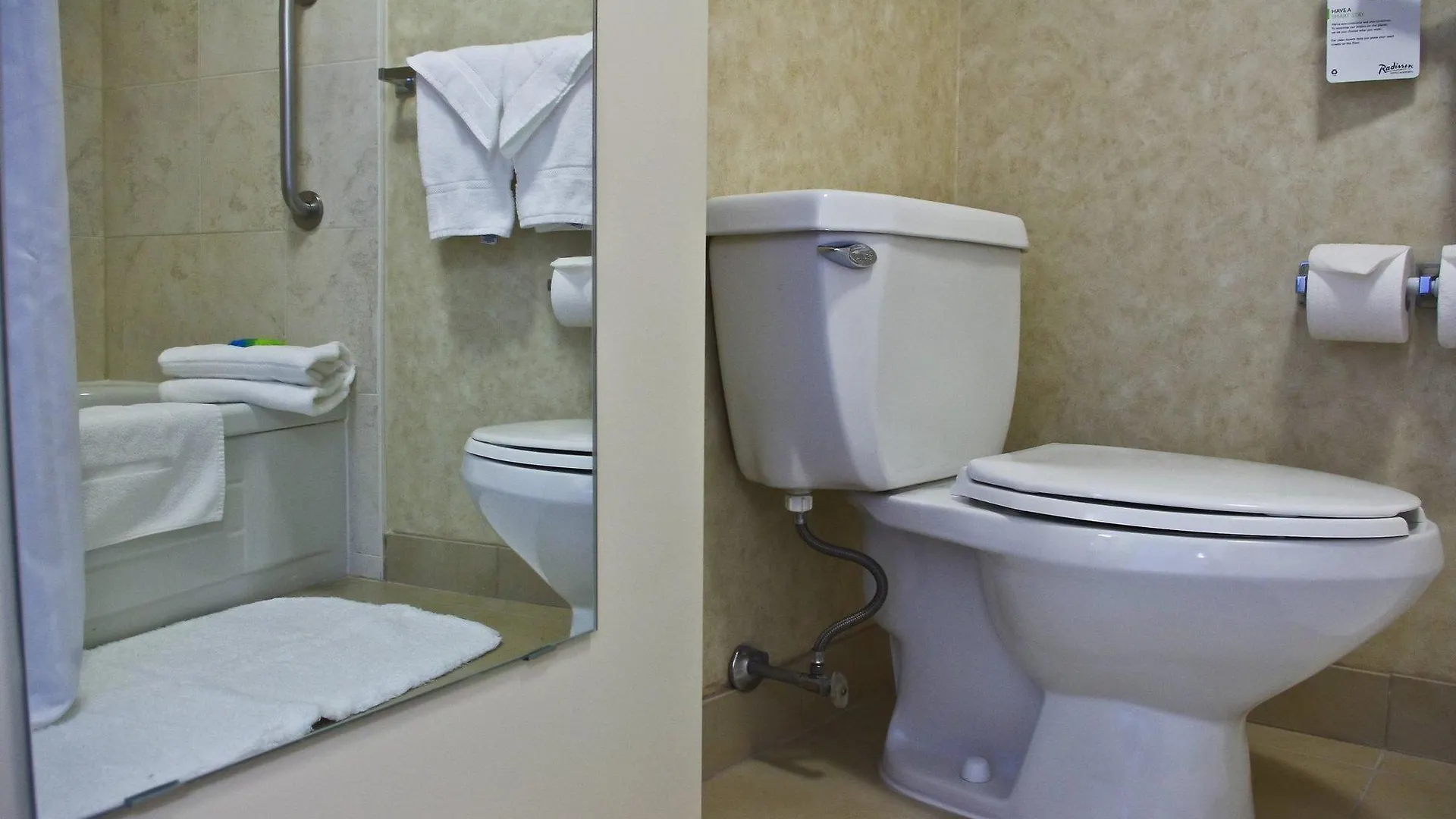 Radisson Suites Hotel Toronto Airport