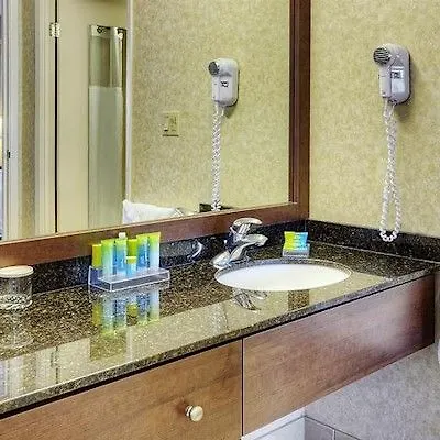 Radisson Suites Hotel Toronto Airport
