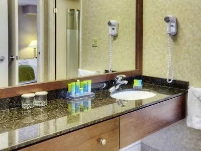 Radisson Suites Hotel Toronto Airport 3*,