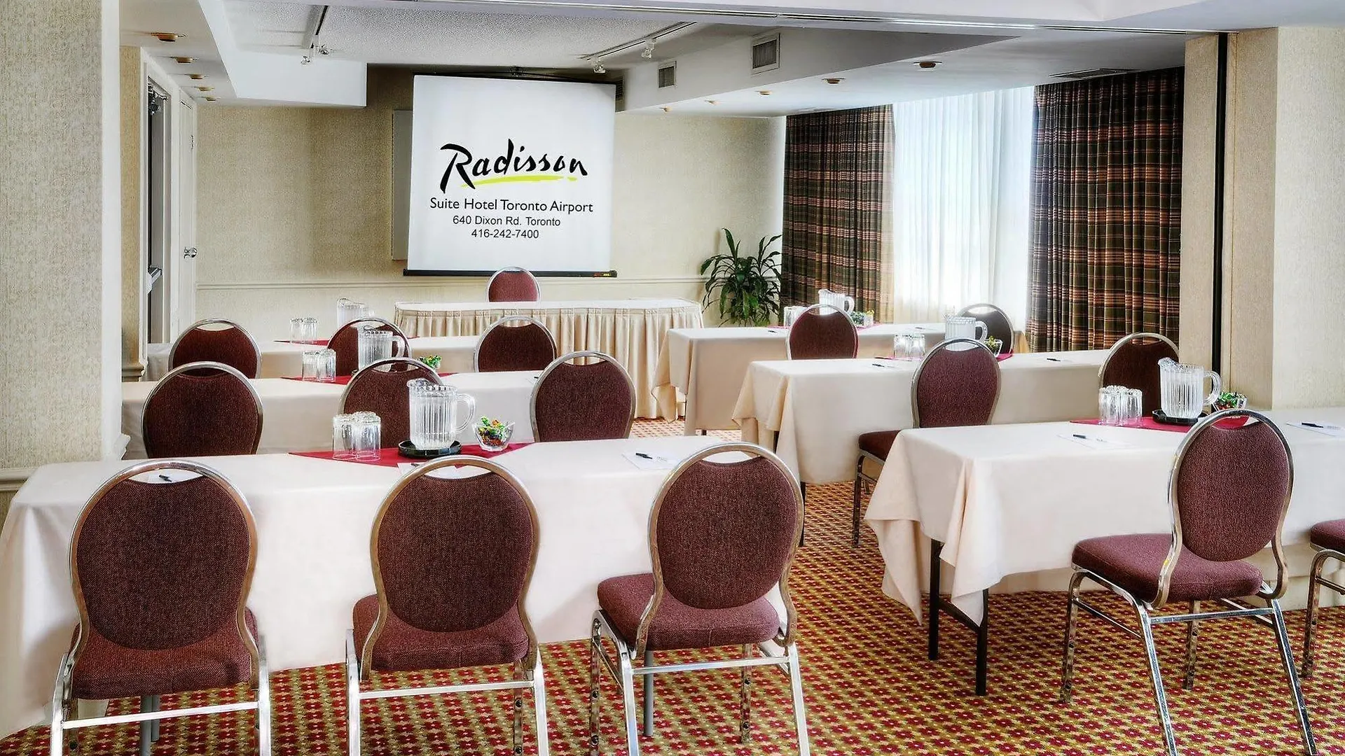 Radisson Suites Hotel Toronto Airport