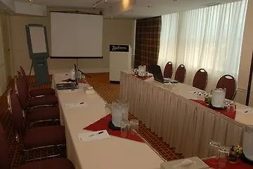 Radisson Suites Hotel Toronto Airport
