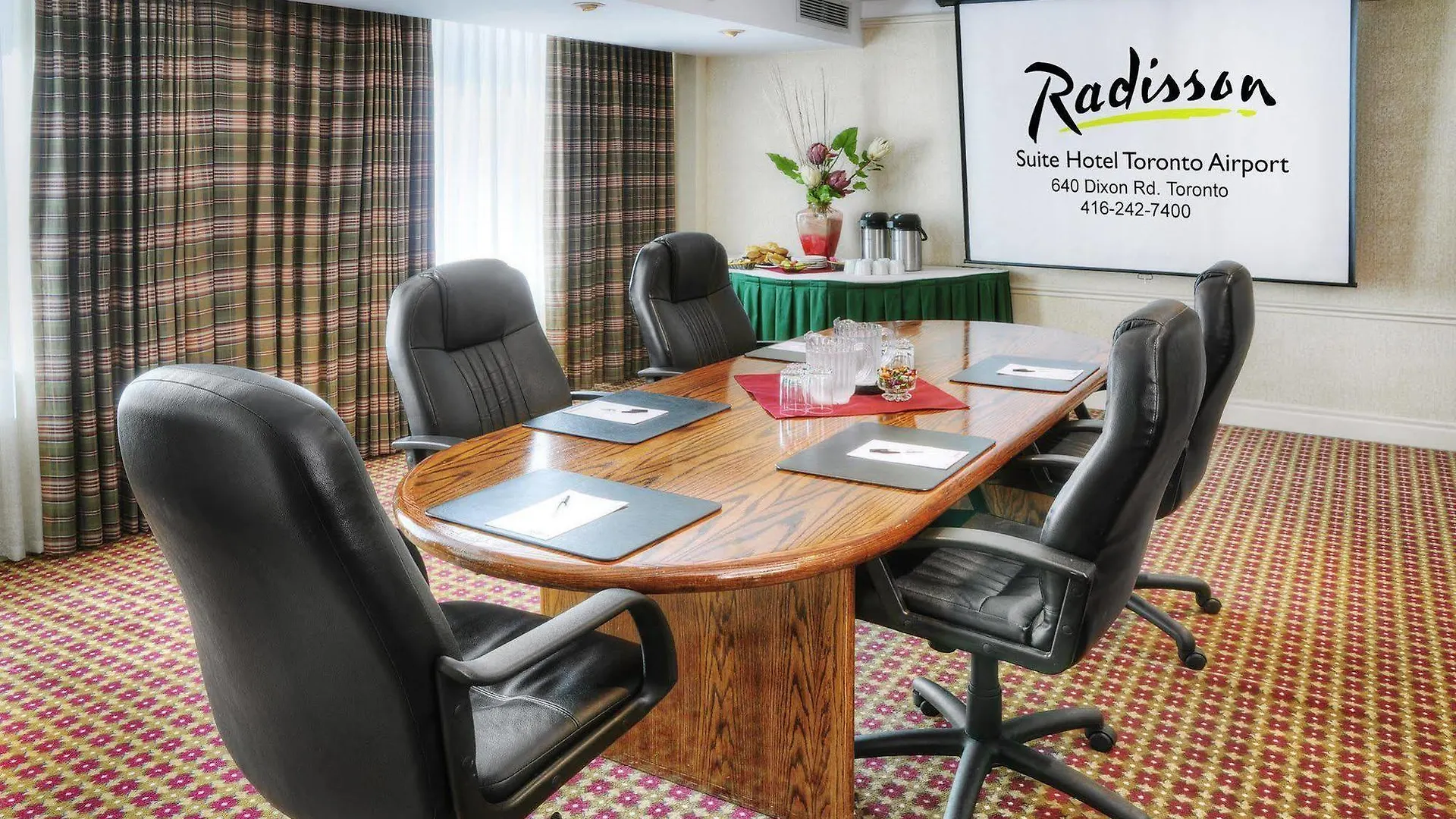 Radisson Suites Hotel Toronto Airport